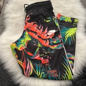 Nike Sportswear NSW Tropical Floral Track Pants Nike Joggers